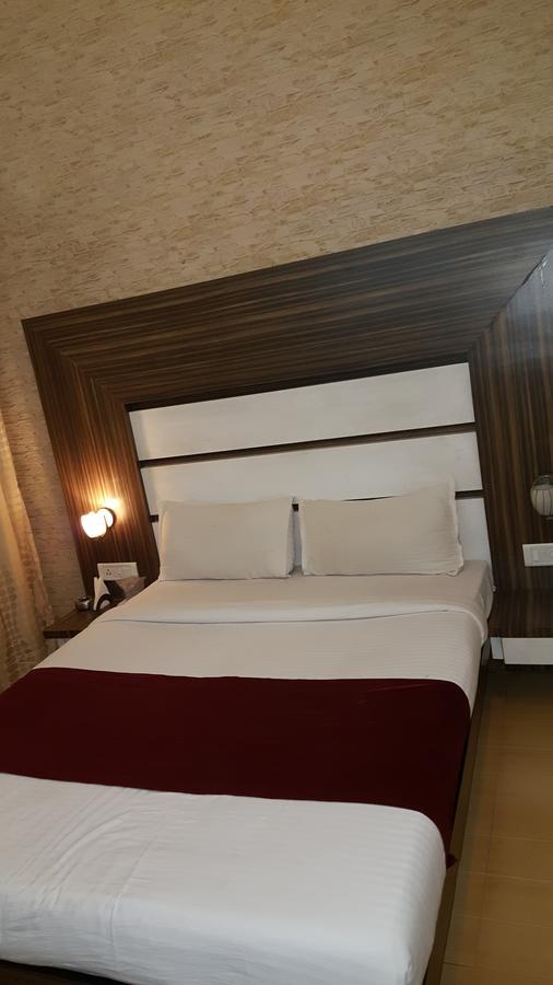 Hotel Khandesh Residency 潘韦尔 外观 照片