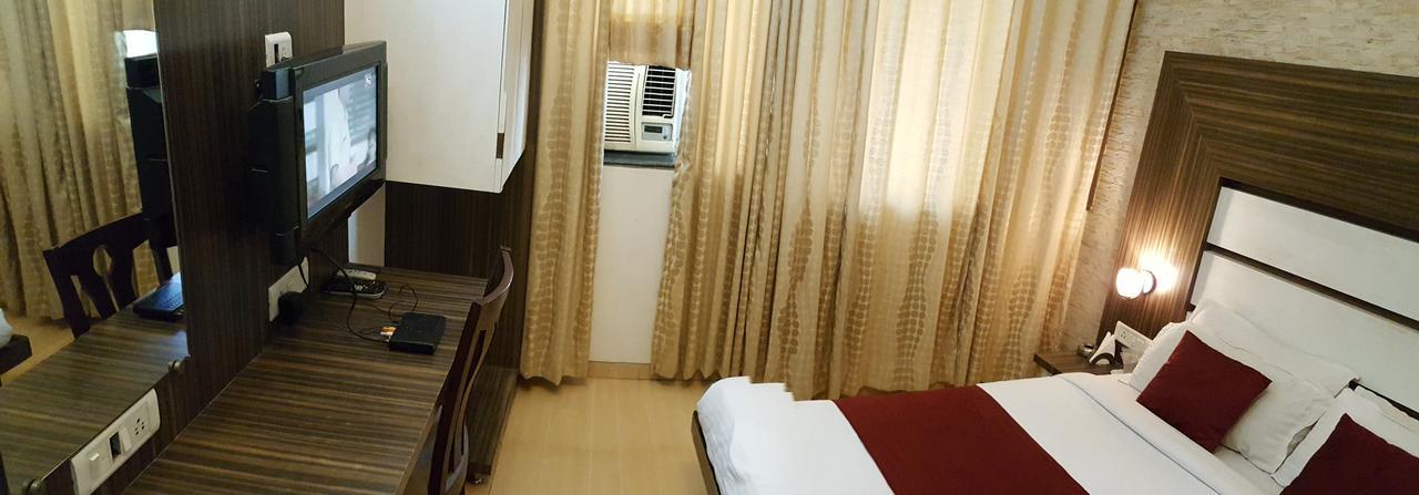 Hotel Khandesh Residency 潘韦尔 外观 照片