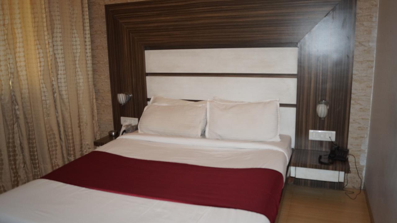 Hotel Khandesh Residency 潘韦尔 外观 照片