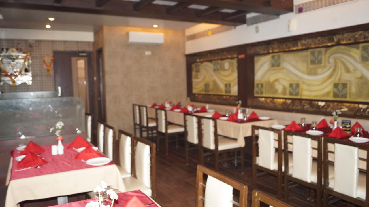 Hotel Khandesh Residency 潘韦尔 外观 照片